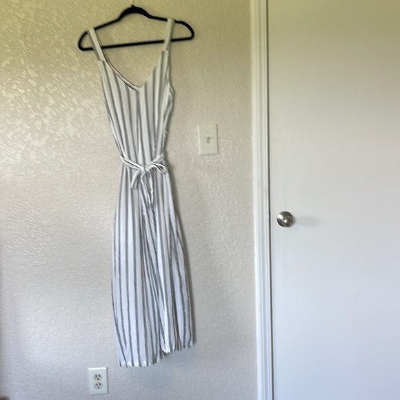 American Eagle Outfitters size S jumpsuit. - Picture 2 of 3